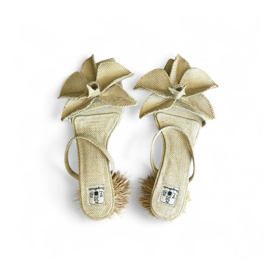 Sandália Orquídea Gigante Cor Areia Salto Revestido Com Piaçava Altura 3cm n.38 e n.39