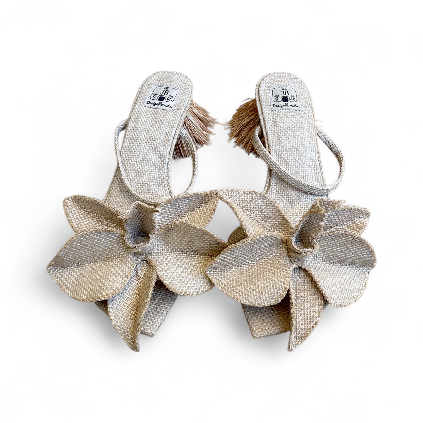 Sandália Orquídea Gigante Cor Areia Salto Revestido Com Piaçava Altura 3cm n.38 e n.39